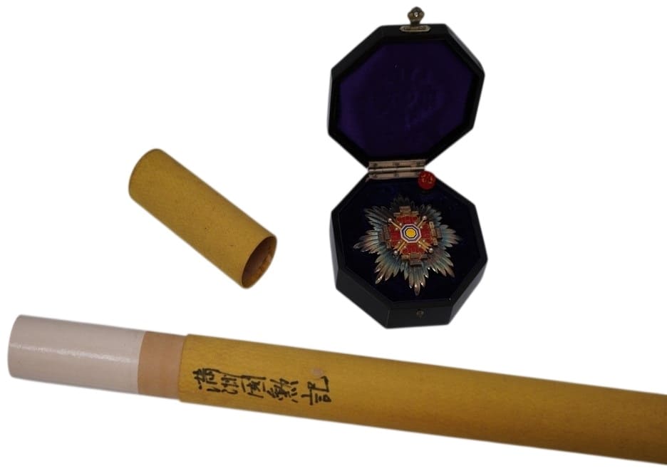 Breast star  of the Pillars of the State awarded in 1940.jpg