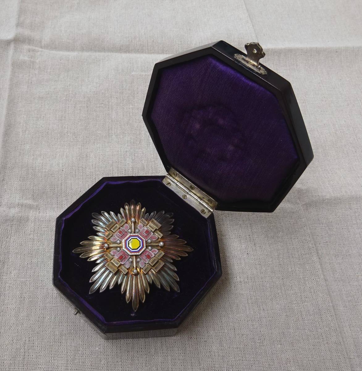 Breast  Star  Order  of the Pillars of the State.jpg