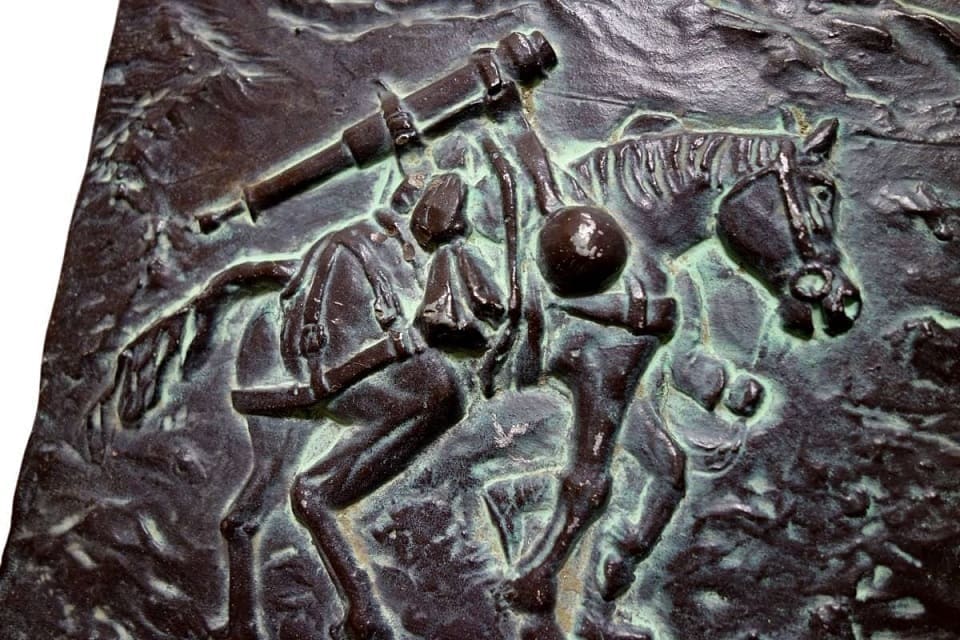 Bronze commemorative  plaque of 9th Horse-Mountain Artillery Regiment.jpg
