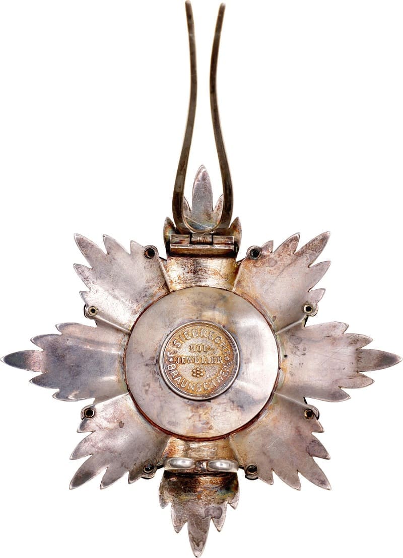 Brunswick  Order of Henry the Lion Grand Cross Breast Star by F.Siebrecht.jpg