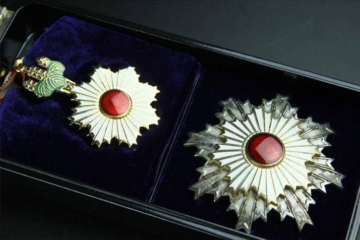 Cased fake 2nd class Rising Sun  order.jpg