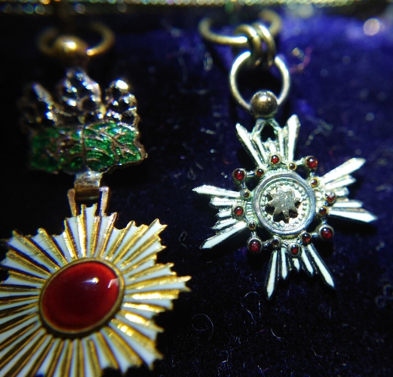 Chain of Miniatures of Matsunaga Takekichi.jpg