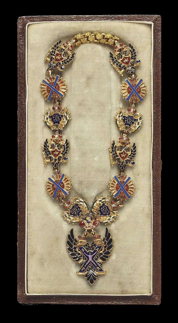 Collar and badge  of the Order of St. Andrew made.jpg