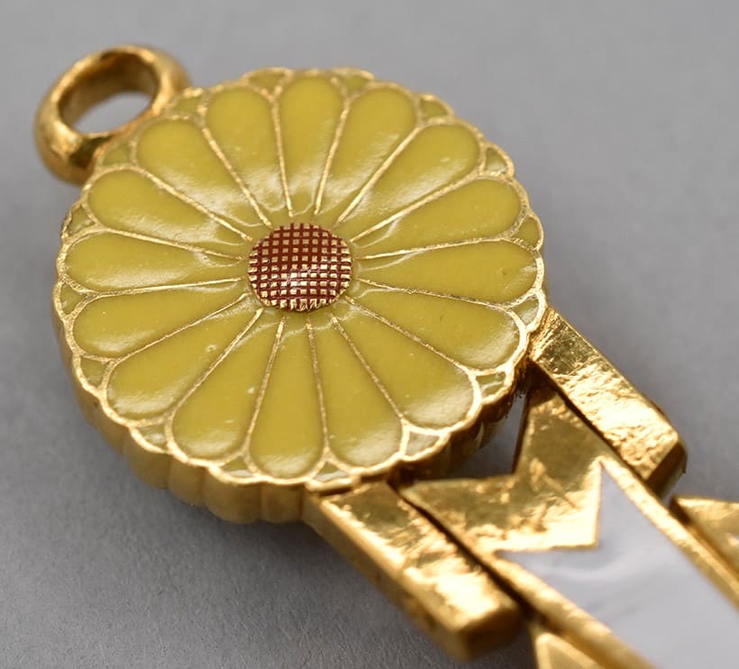Collar Badge of  the Order of the  Chrysanthemum.jpg