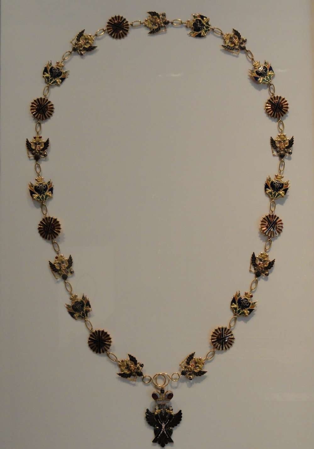 Collar of the Order of Saint Andrew from the collection of Musée de la Légion d'honneur.jpg