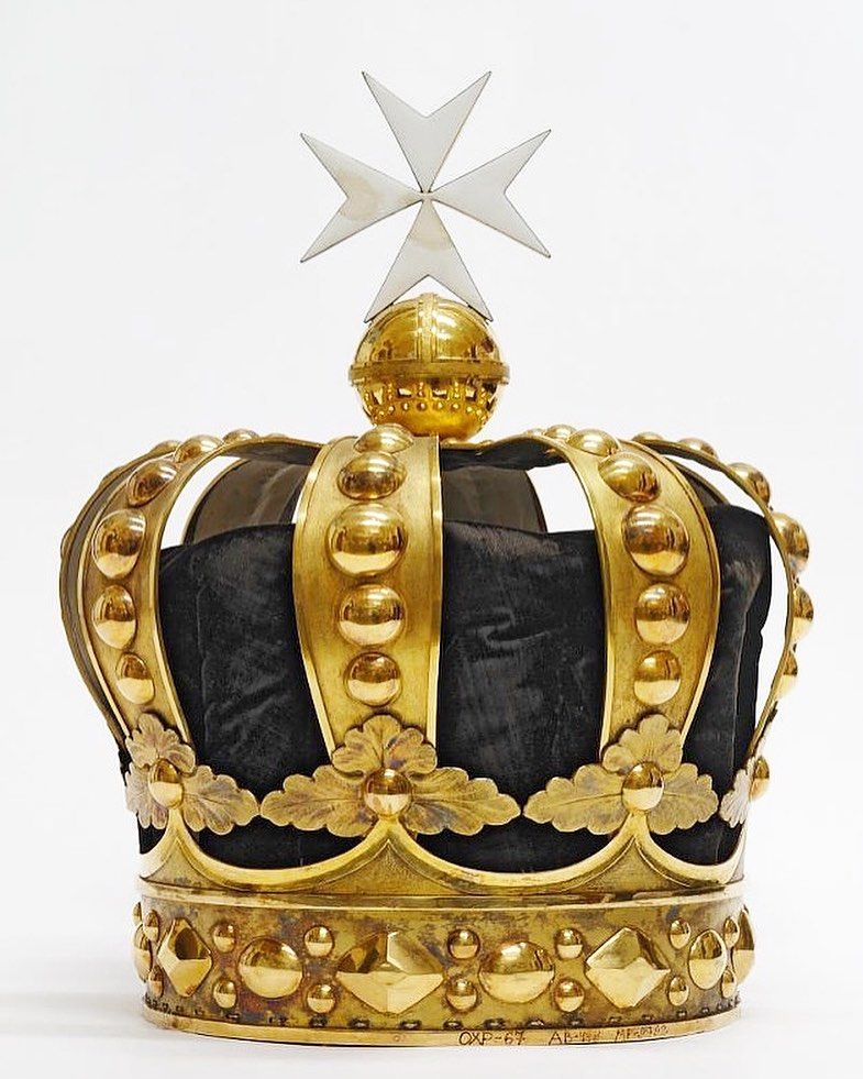 Crown of the  Grand Master of the Order of St. John of Jerusalem.jpg