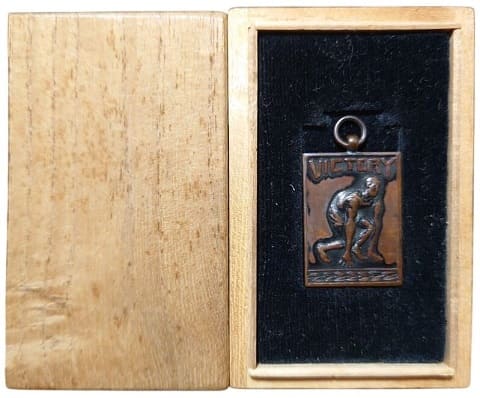 Dairen Scholarship Association Sport Watch Fob 大連奨学会徽章.jpg