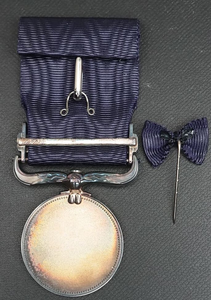 Dark  Blue Ribbon Medal awarded in 1998.jpg