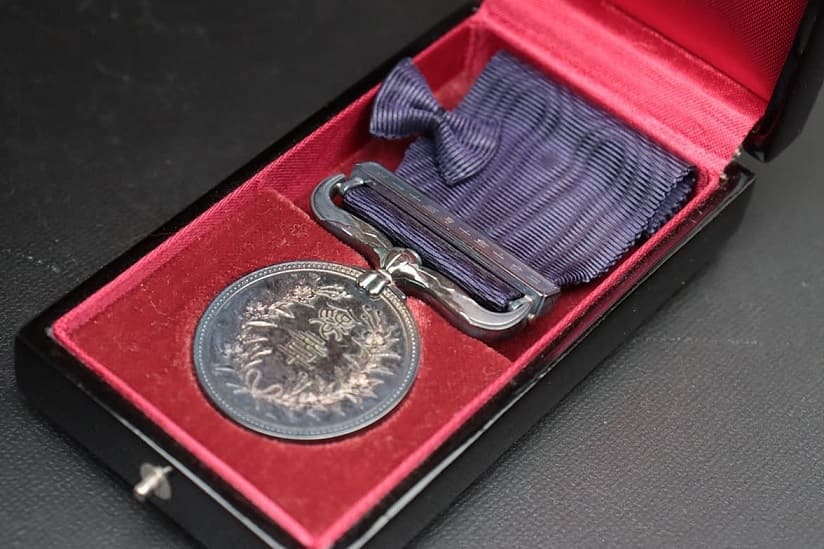 Dark Blue Ribbon Medal awarded  in 1998.jpg