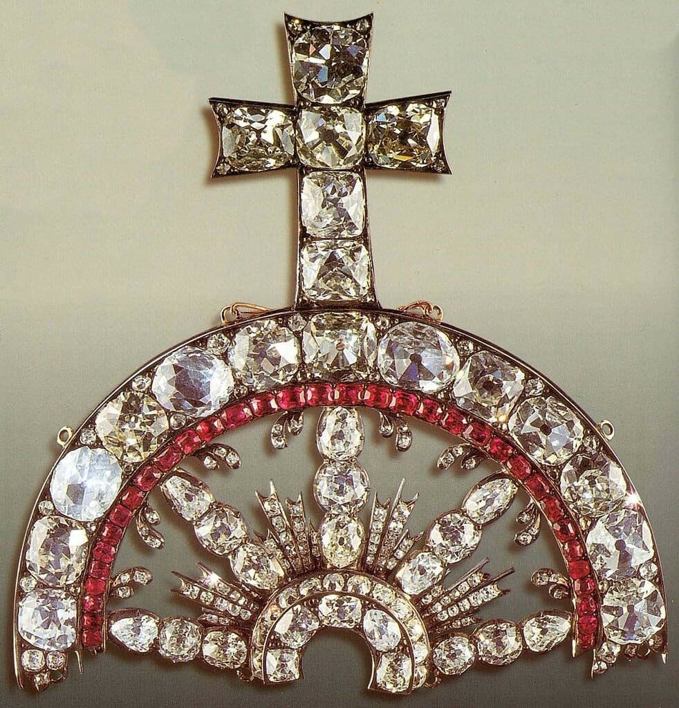 Diamond Semicircle for Cavalry Ladies of the Order of the Holy Great Martyr Catherine from the collection of Russian Diamond Fund.jpg