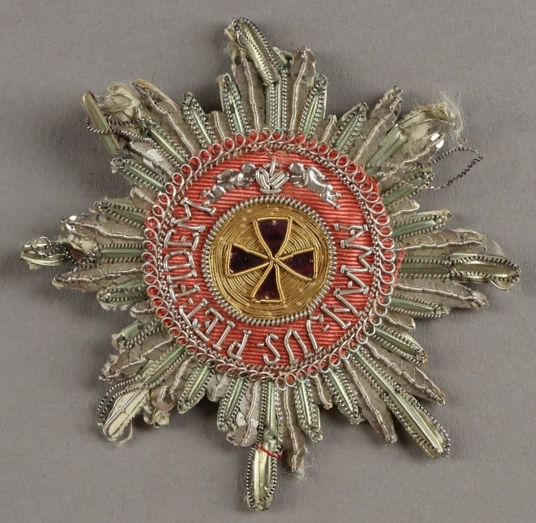 Eembroidered breast star of Saint Anna order.jpg