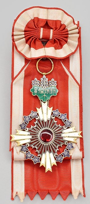 European replica   of the Order  of the Paulownia Flowers.jpg