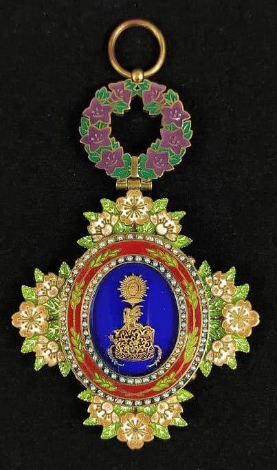 Fake 1st class  Order of the Precious Crown.jpg