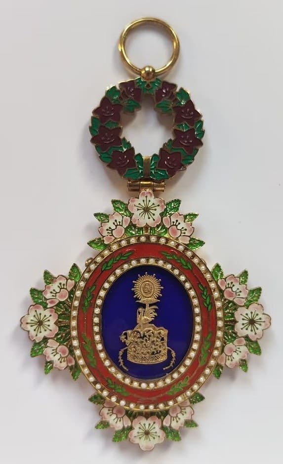Fake 1st class Order of the Precious Crown.jpg
