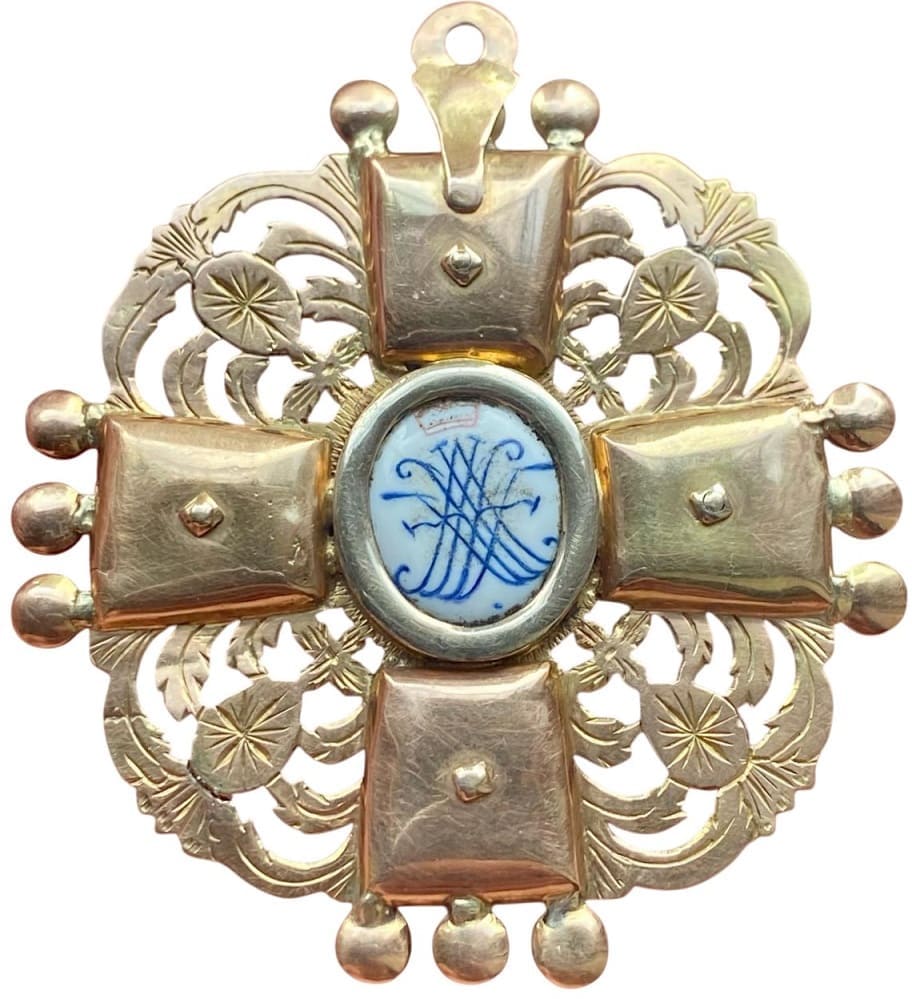 Fake 2nd class Order of Saint  Anna of Holstein type.jpg