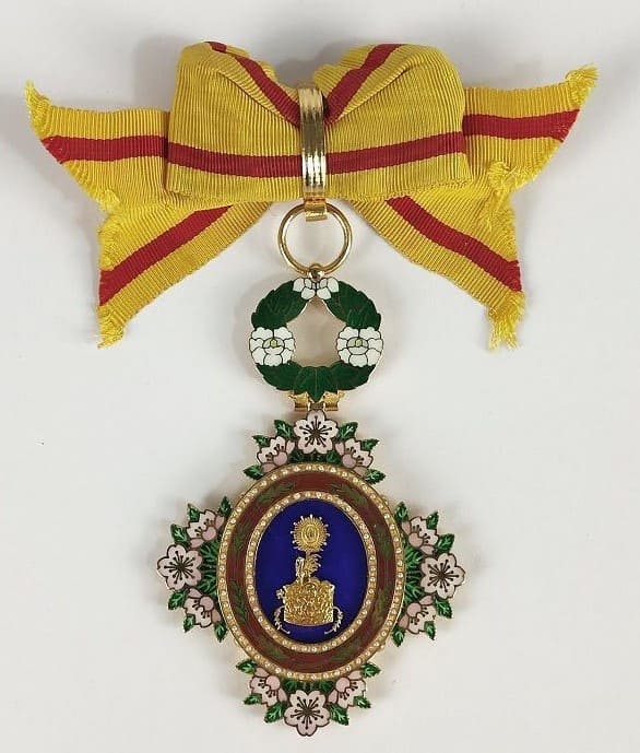 Fake 2nd class order of the Precious Crown.jpg