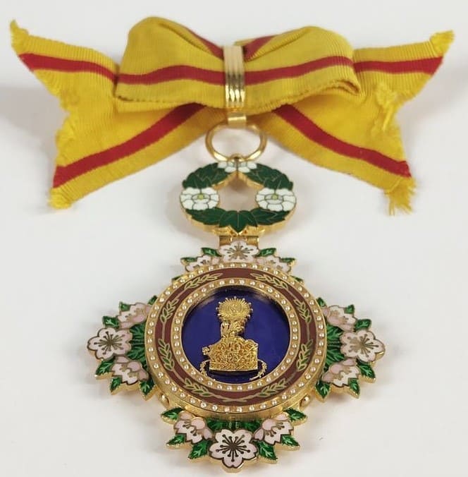 Fake  2nd class order of the  Precious Crown.jpg