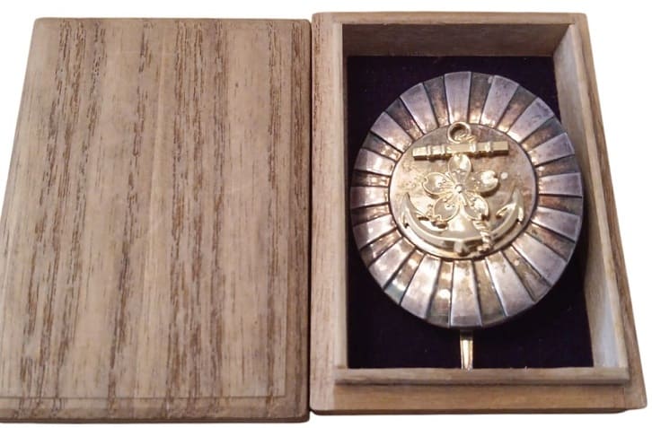 Fake  2nd Type Naval Academy Graduation Badge.jpeg