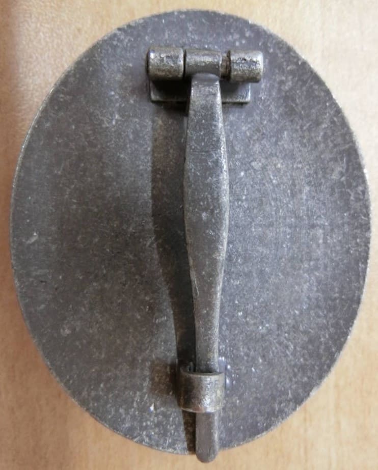 Fake 2nd   Type Naval Academy Graduation Badge.jpg