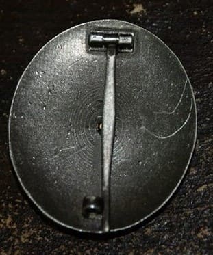 Fake 2nd Type Naval Academy Graduation  Badge.jpg