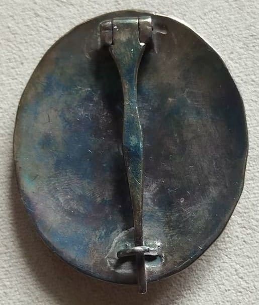 Fake  2nd Type Naval Academy Graduation Badge.jpg