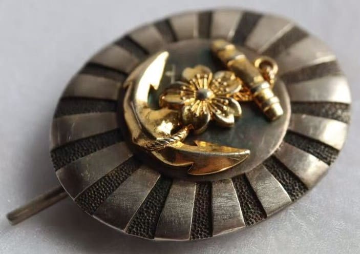 Fake  2nd Type Naval Academy Graduation Badge.jpg