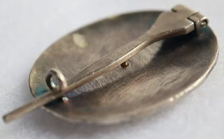 Fake 2nd Type  Naval Academy Graduation Badge.jpg