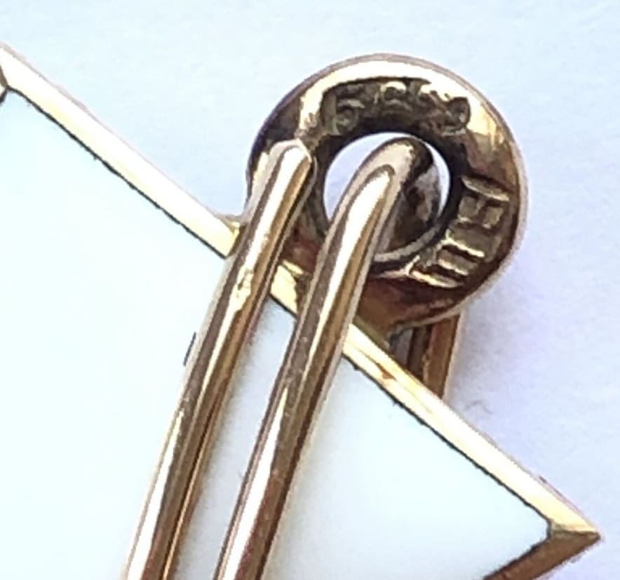 Fake 4th class cross  in  gold.jpg