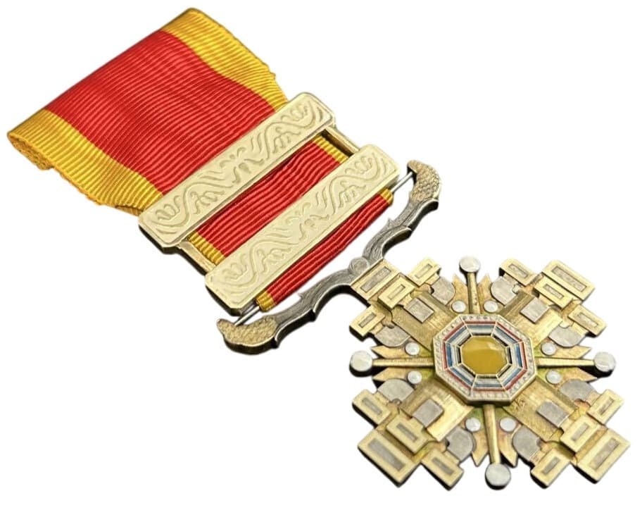 fake 4th class  Pillars of the State order.jpg