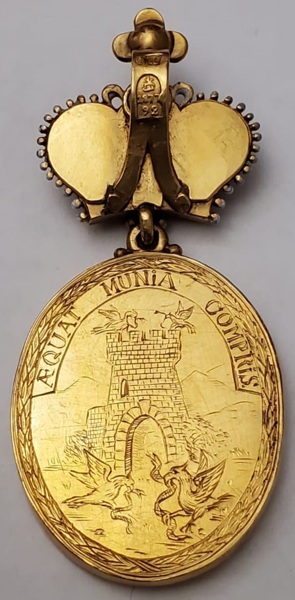 Fake à la official's medallion of  St.Catherine order with Crown.jpg