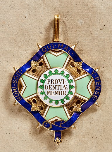 Fake breast star of order of the Rue Crown combined with the  Garter.jpg