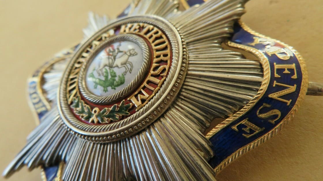 Fake breast star of Sankt Georgs-Orden (Hanover) combined with the Order of the  Garter.jpg