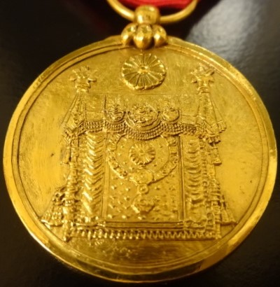 Fake Imperial Constitution Promulgation Commemorative Medal in Gold. ..jpg