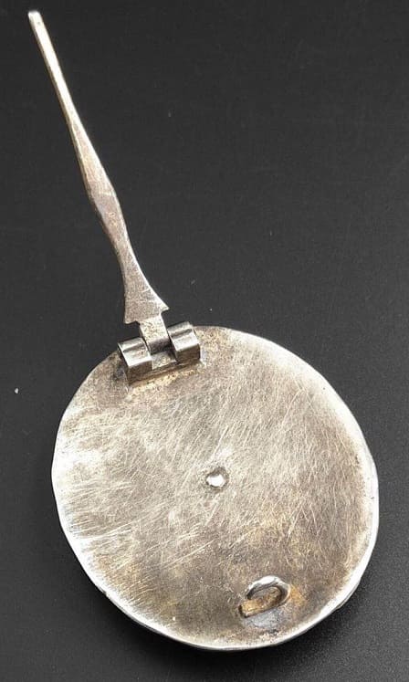 Fake Japanese   Naval  Academy Graduation Badge.jpg