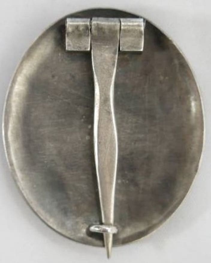 Fake  Japanese   Naval Academy Graduation Badge.jpg