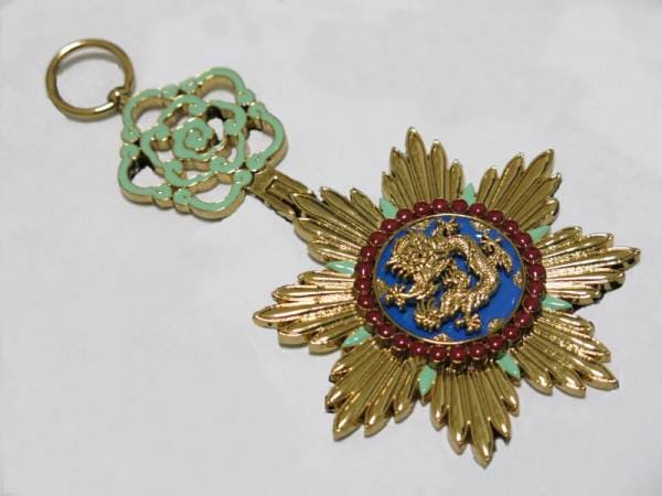 Fake  Manchukuo Order of the Illustrious Dragon.jpg