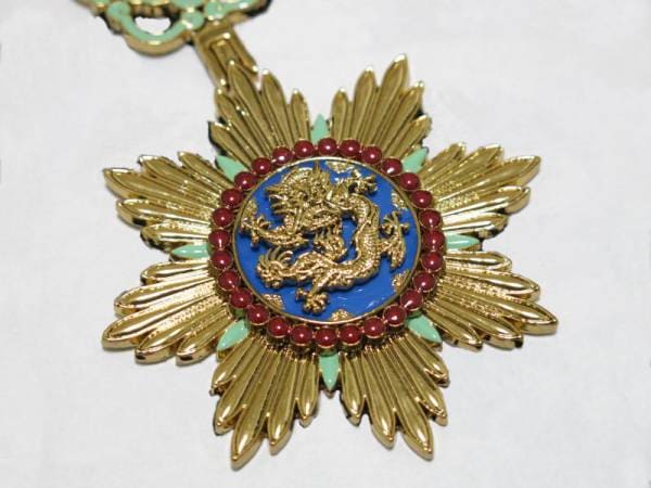 Fake Manchukuo Order  of the Illustrious Dragon.jpg