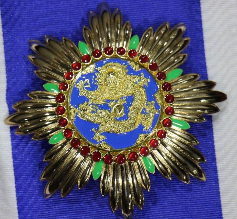 Fake Manchukuo Order of the  Illustrious  Dragon.jpg