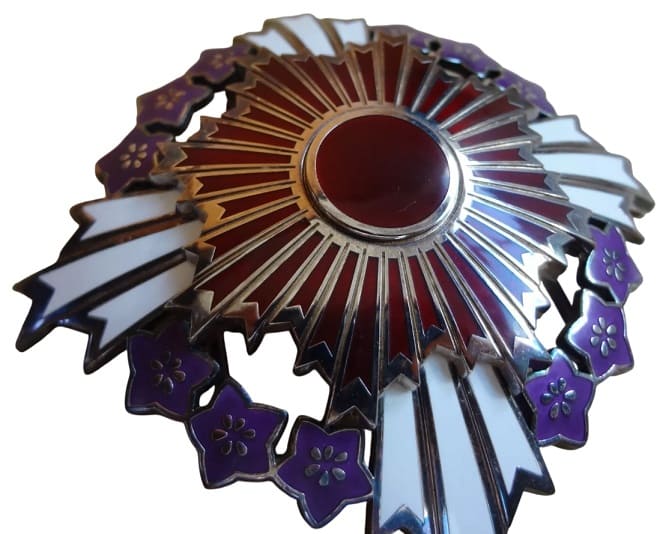 Fake of the Order of  the Paulownia Flowers.jpg