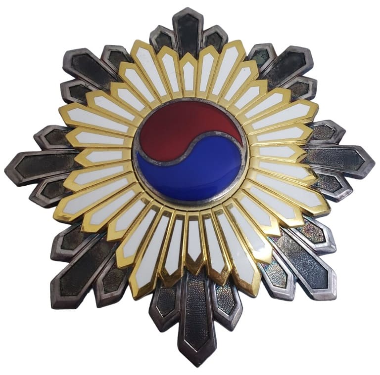 fake order of taeguk breast  star.jpg