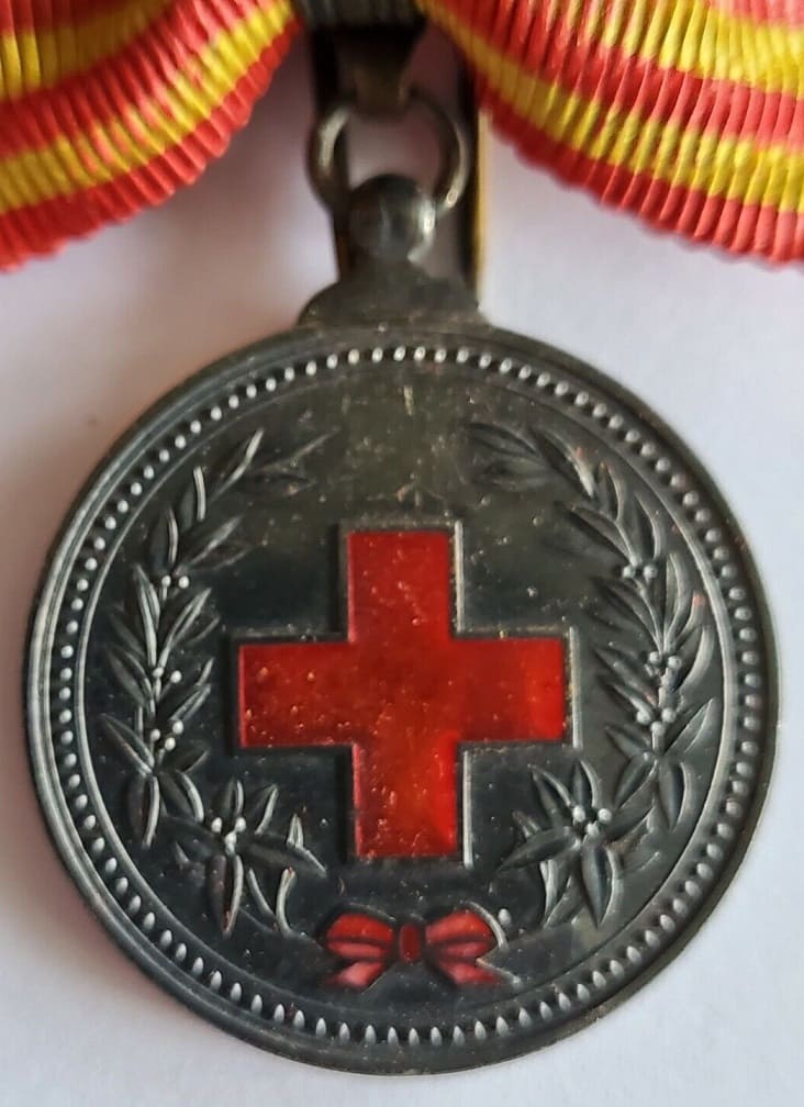 Female version of the Chinese Red  Cross Society regular member's medal.jpg