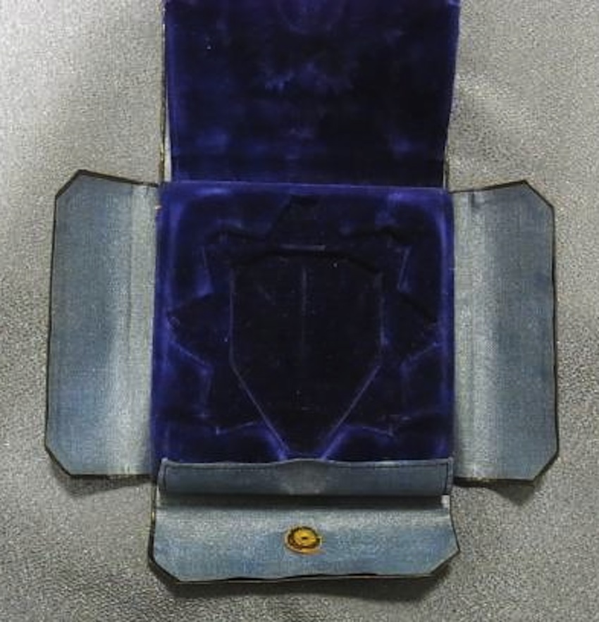 Field Cases for  Japanese Orders and Medal Bars 日本軍野戦用勲章.jpg Field Cases for  Japanese Orders and Medal Bars 日本軍野戦用勲章.jpg