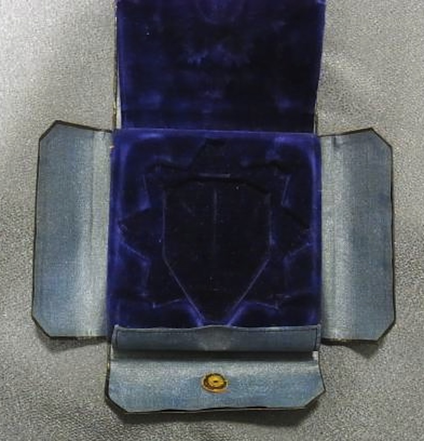 Field Cases for  Japanese Orders and Medal Bars 日本軍野戦用勲章.jpg