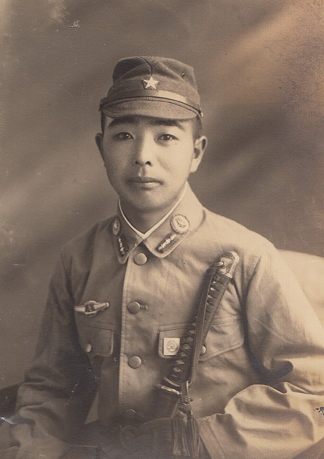 Flight Personnel Breast Badge (a.k.a. Special Air Force Breast Badge) 空中勤務者胸章.jpg