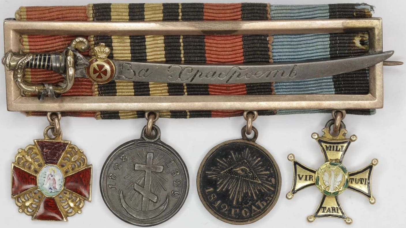 Фрачные копии 4 Орденских знаков и медалей на палаше За храбрость.jpg