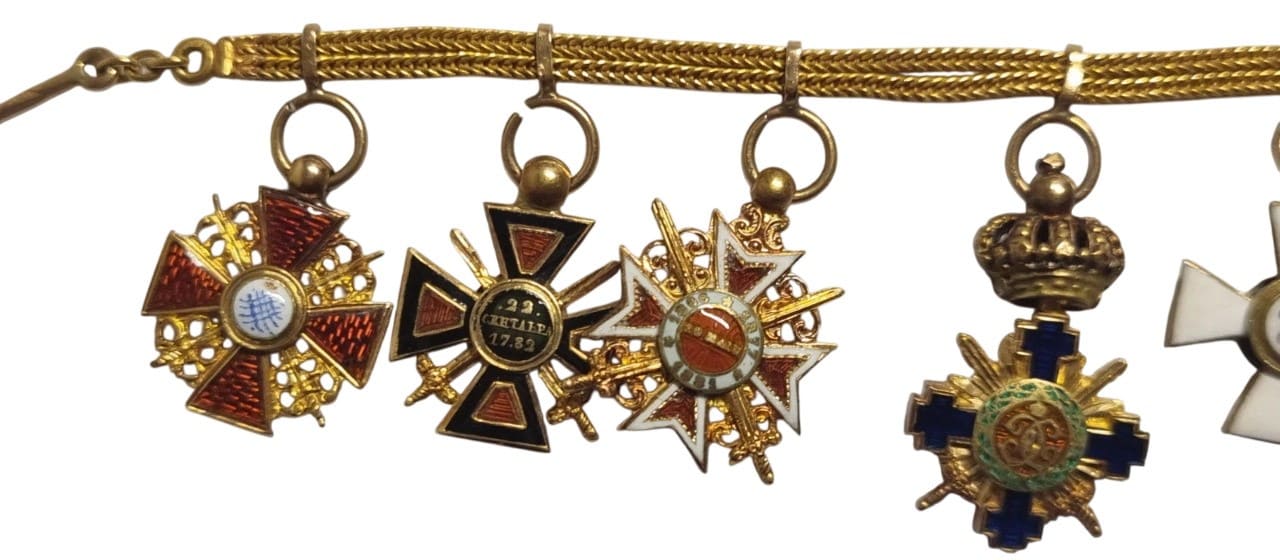 French-made chain with miniatures with Saint  George order.jpg