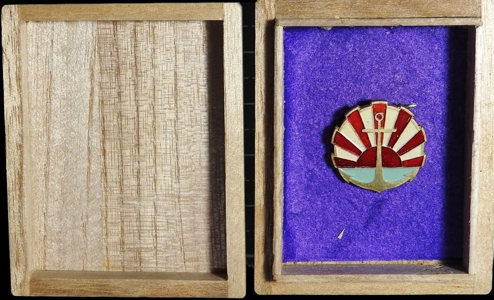 Full  Member's Badge of the Navy League.jpg