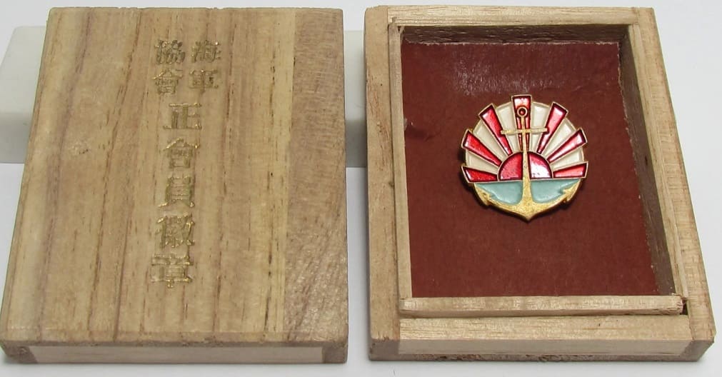 Full Member's Badge of the Navy  League.jpg