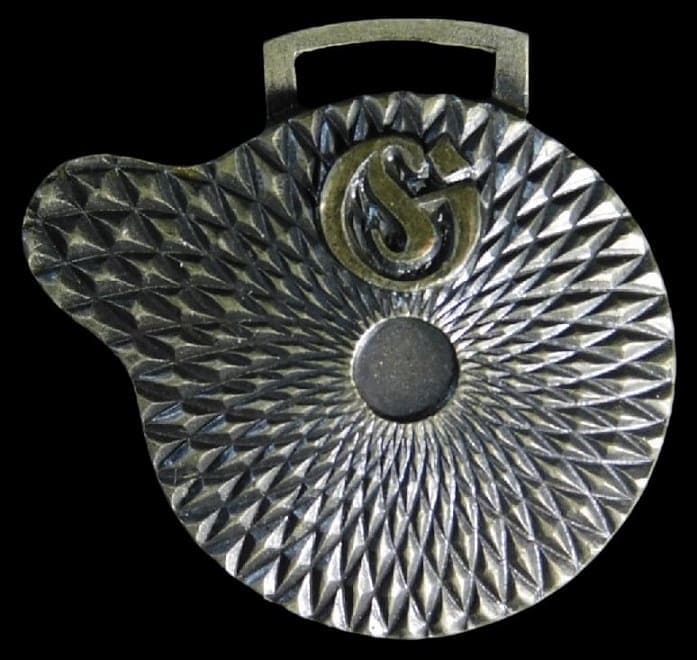 Gakushuin Shooting Club  Watch Fob 学習院射撃部章.jpg