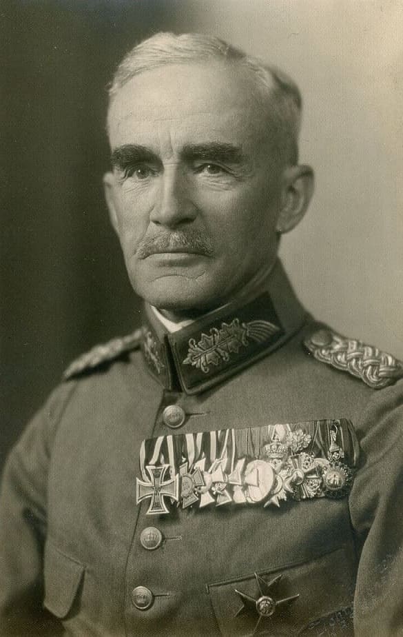 General Fritz Bauer with order of White Elephant.jpg